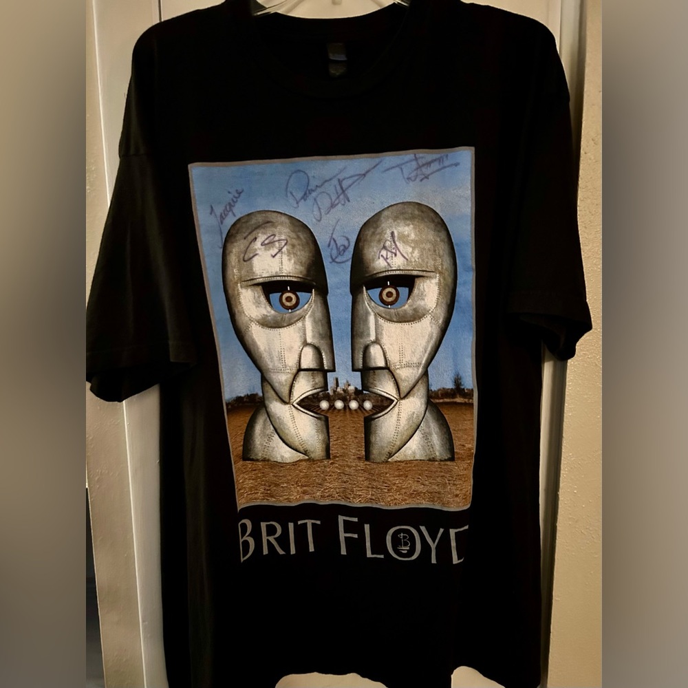 Pink Floyd Brit The Division Bell Band
Graphic T Shirt Tee signed